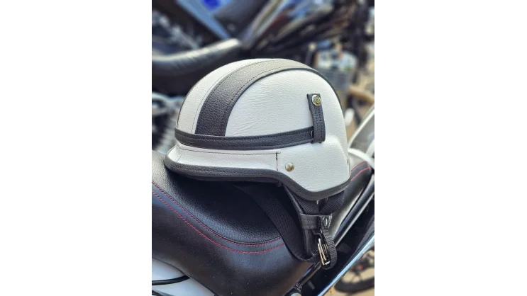 Casco Americano blanco con negro con visera - Imagen 3
